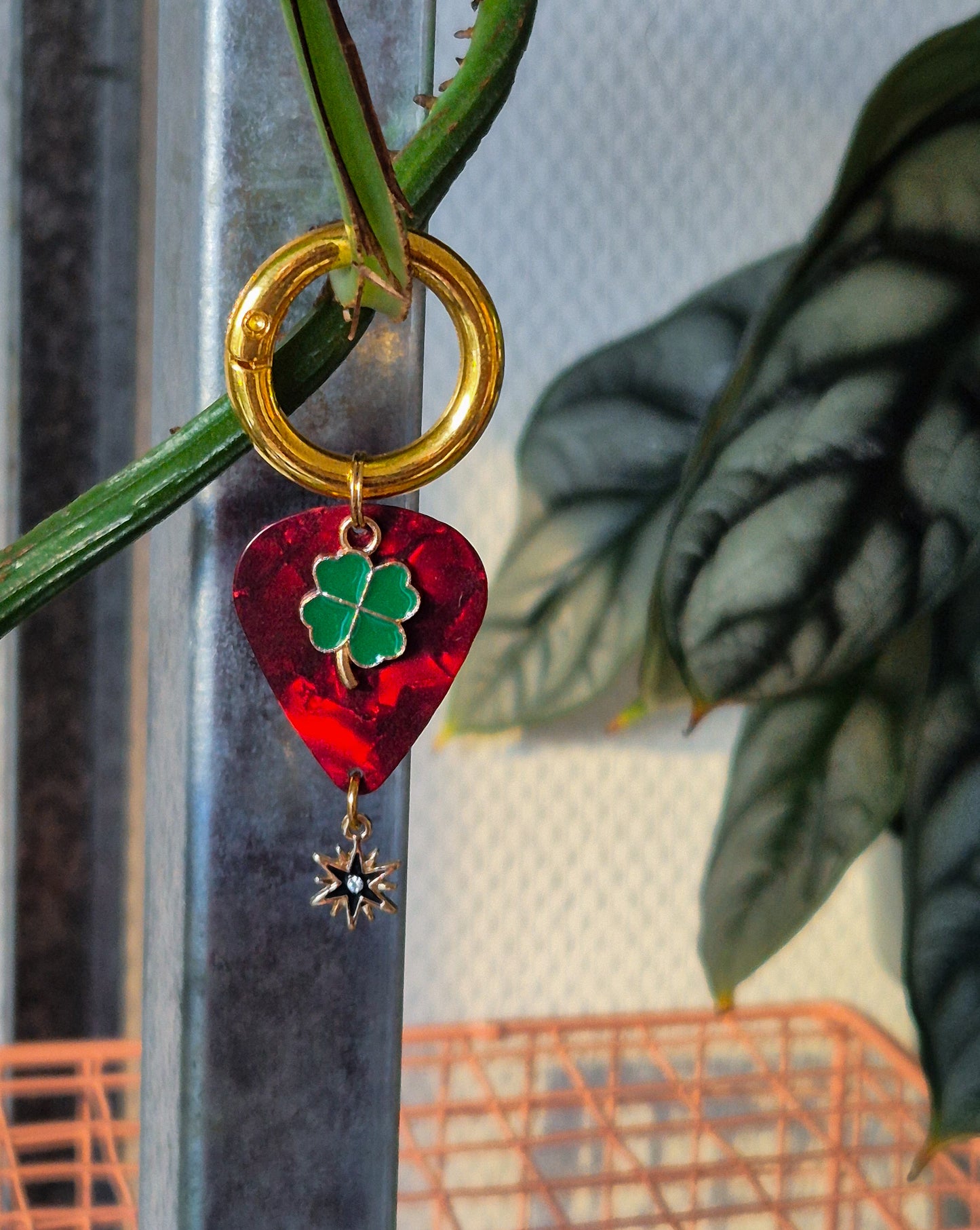 Charm à languette médiator trèfle