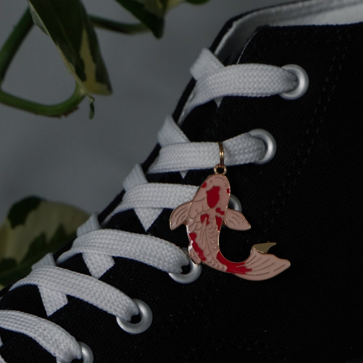 1 lace-up charm - Red Koi