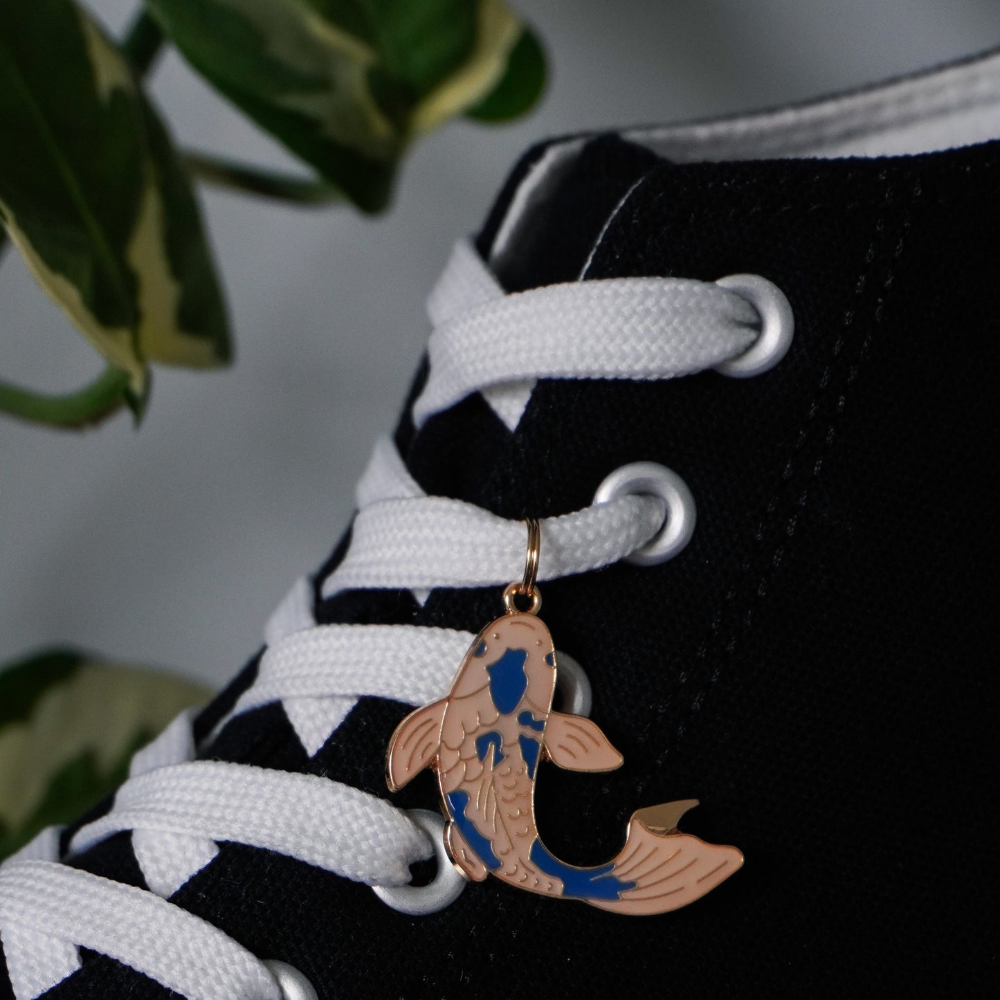 1 lace-up charm - Blue Koï