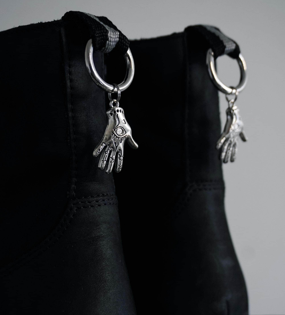 Charm à languette - Main céleste