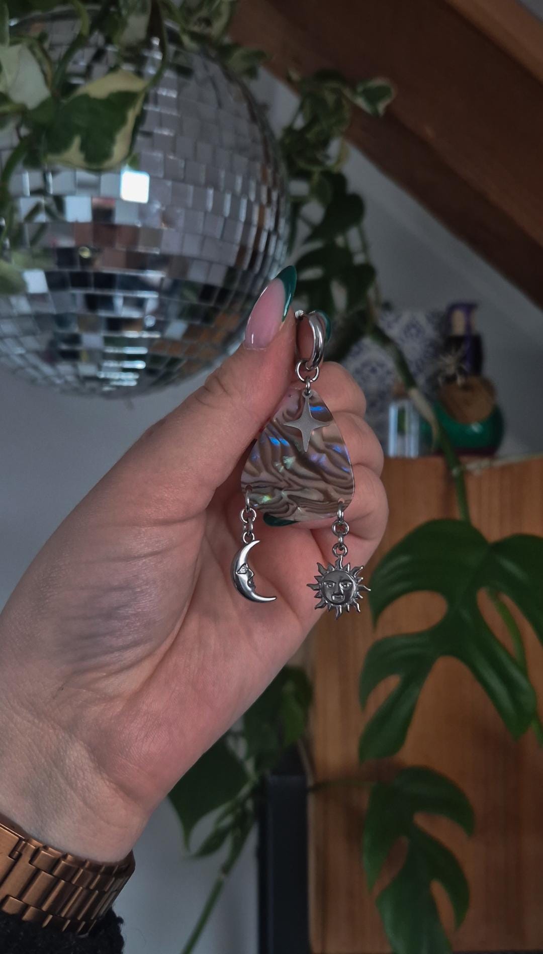 Mono boucle d'oreille Lune Soleil - Guitar Pick Earring, Rock Jewelry, Music Lover Gift, Upcycled Guitar Pick Music Accessory Musik Geschenk