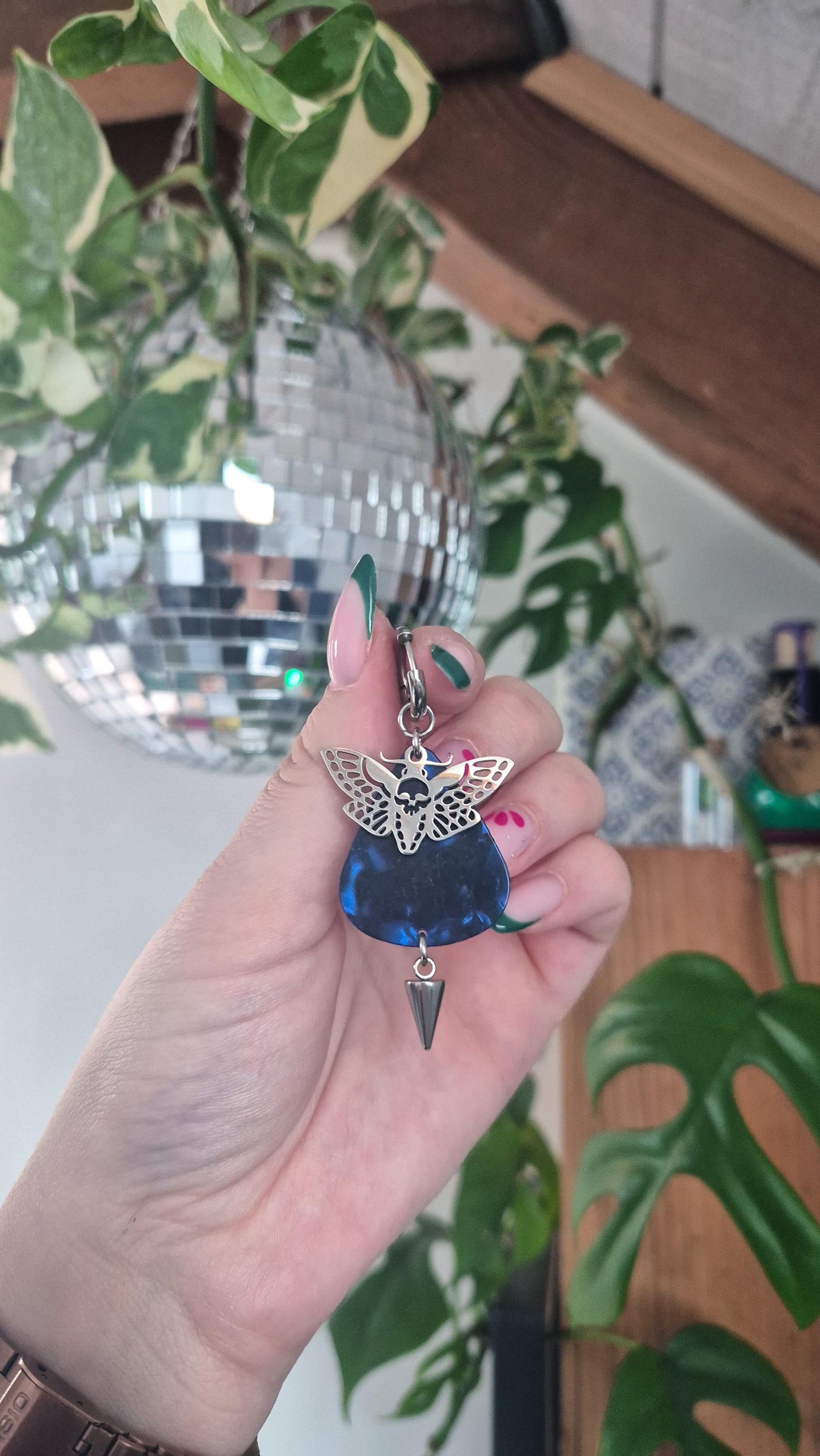 Mono boucle d'oreille papillon Guitar Pick Earring, Rock Jewelry, Music Lover Gift, Upcycled Guitar Pick Music Accessory Musik Geschenk