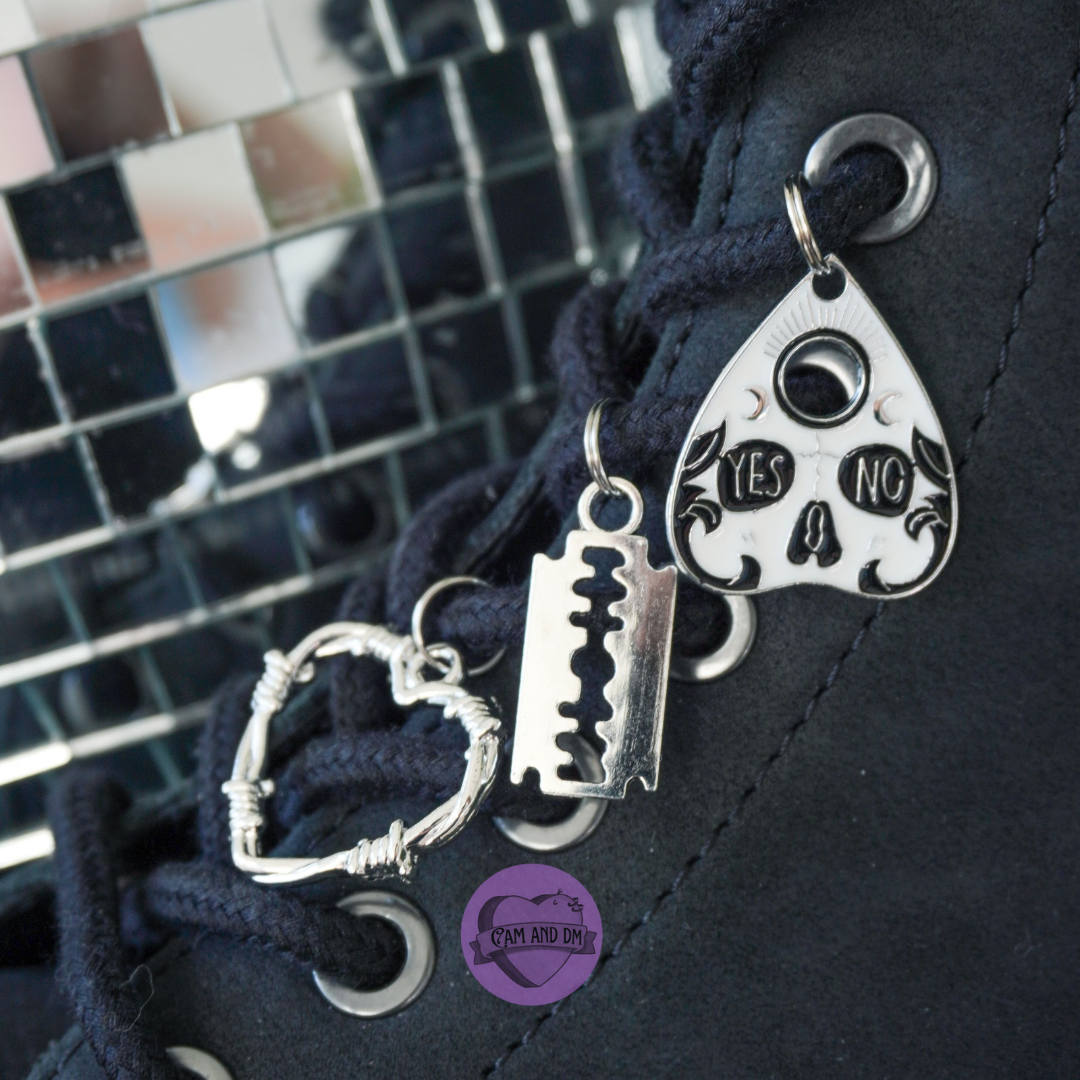 Lot de 3 charm à lacet yes no