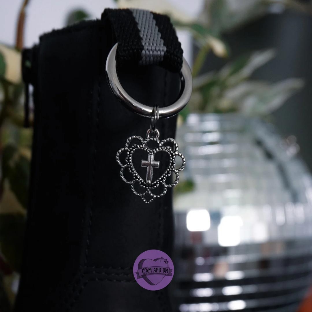 Charm à languette - Coeur petite croix