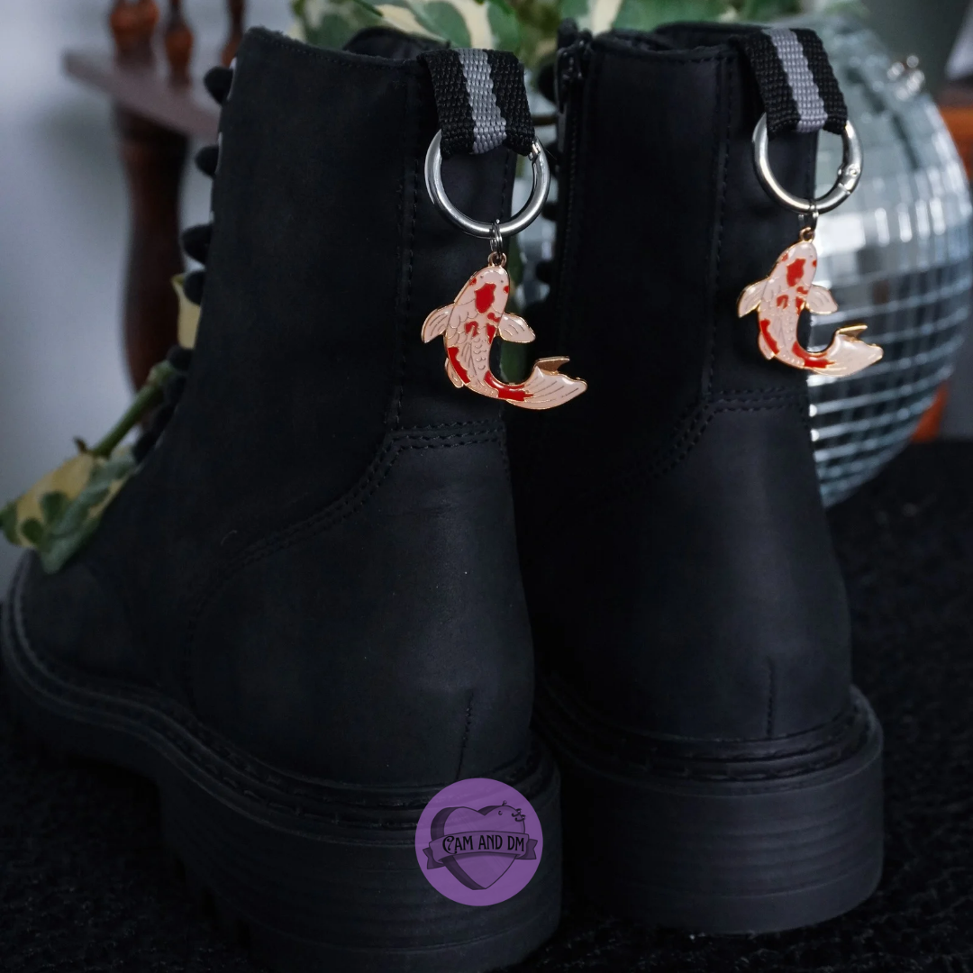 Charm à languette - Koï rouge