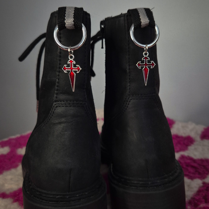 Charm à languette - Petite croix rouge