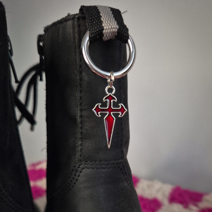 Charm à languette - Petite croix rouge
