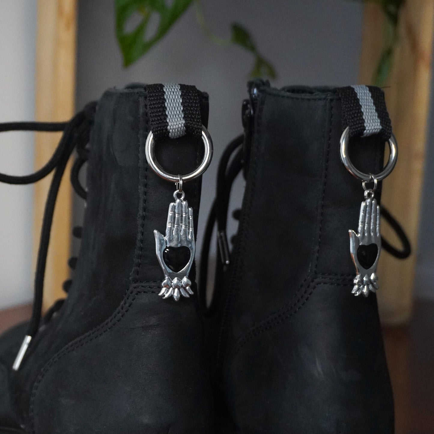 Charm picpic - Shoes charm - boot charms (dr Martens style) grunge punk charms, accessoires de chaussures, bijoux 1460, doc tag