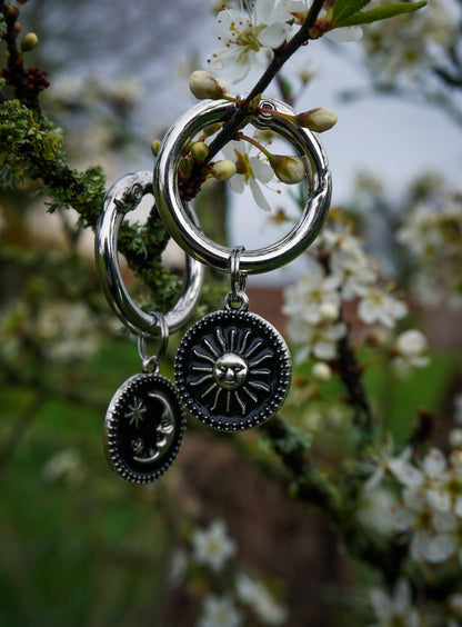 Paire de charm soleil lune : Shoes charm - boot charms (dr Martens style) accessoires de chaussures, bijoux 1460, doc tag